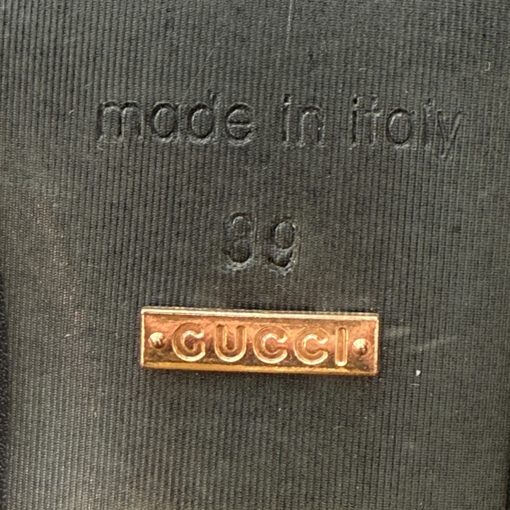 Gucci
Marmont leather sandals
39EU in new condition - Picture 2 of 5